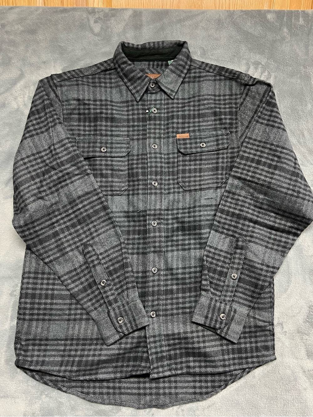 Orvis Gray Plaid Button-Up 
Medium men’s flannel shirt